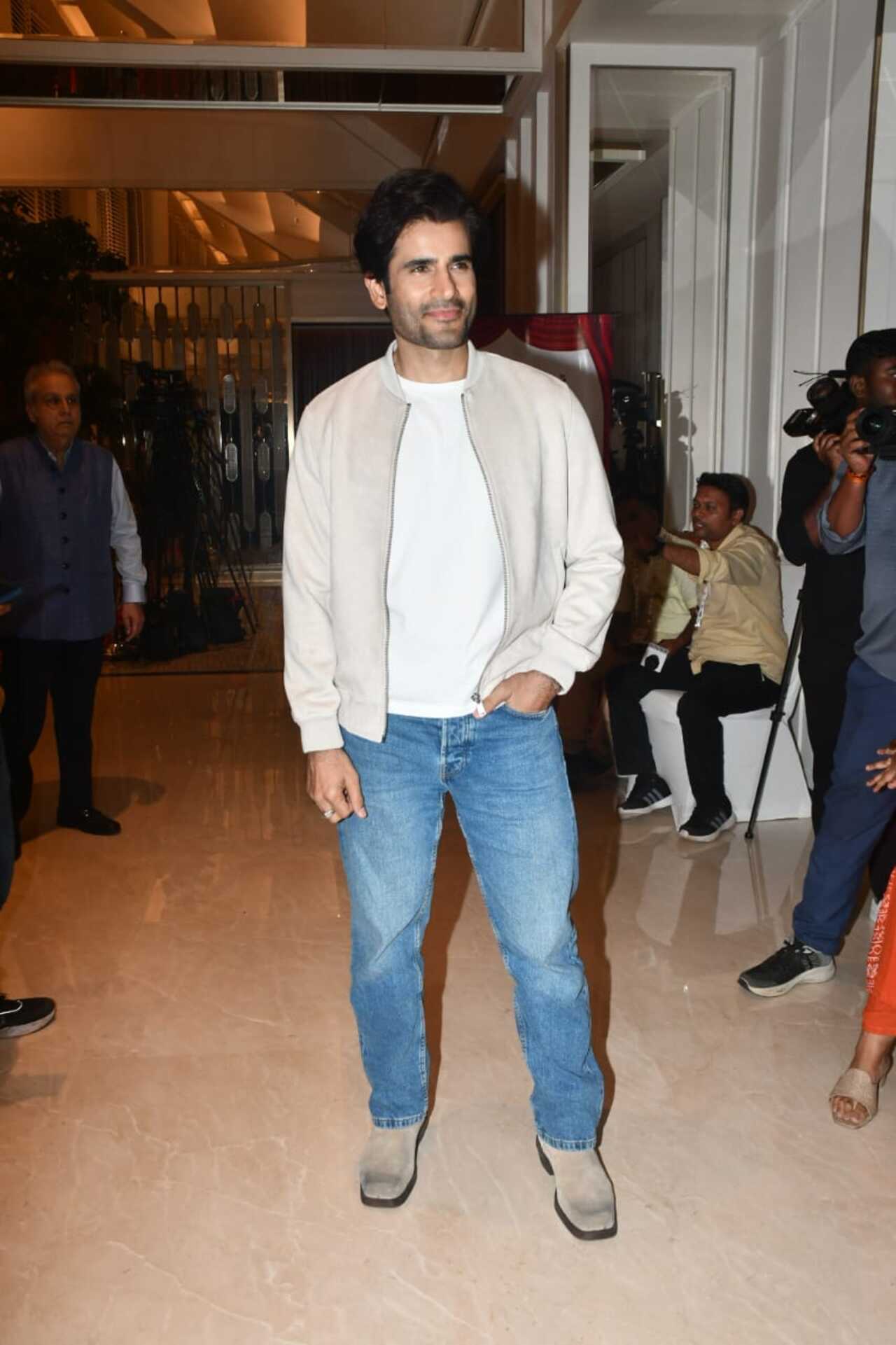 Karan Tacker kept it effortlessly cool in a casual yet stylish ensemble. He paired a classic white T-shirt with blue denim jeans and layered it with a beige jacket.